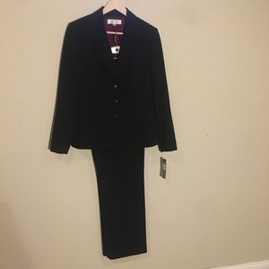 NWT Pinstripe sexy black Tahari pant suit.